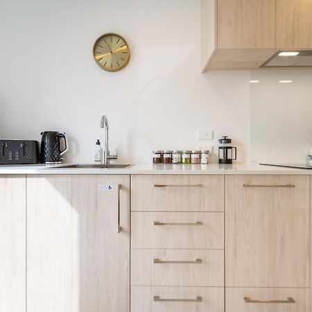 Prime Locale: Studio With Balcony Christchurch Extérieur photo