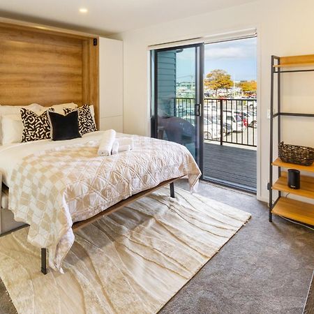 Prime Locale: Studio With Balcony Christchurch Extérieur photo