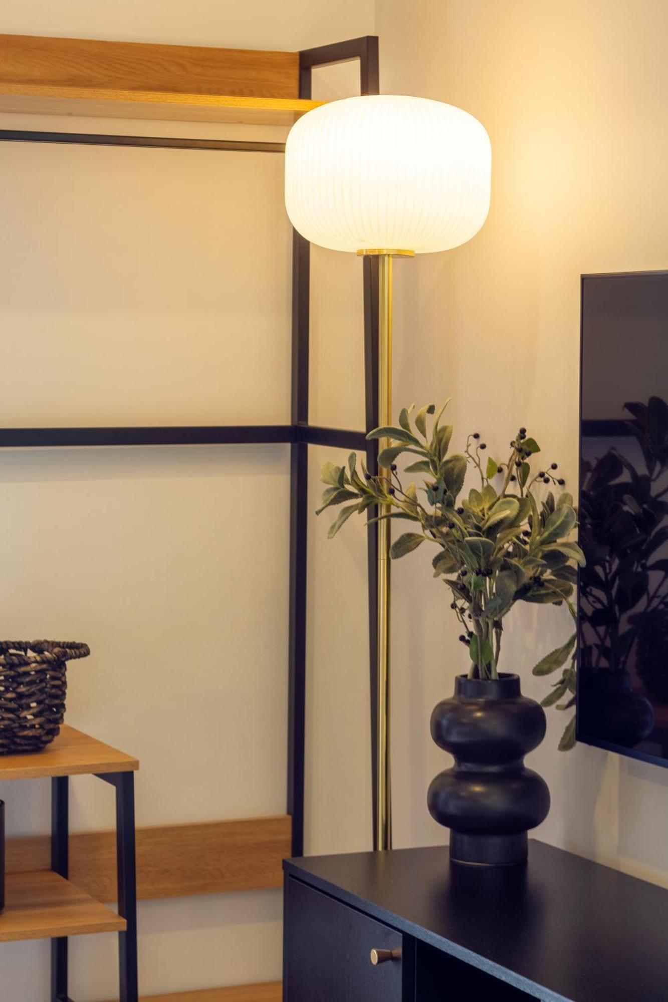 Prime Locale: Studio With Balcony Christchurch Extérieur photo