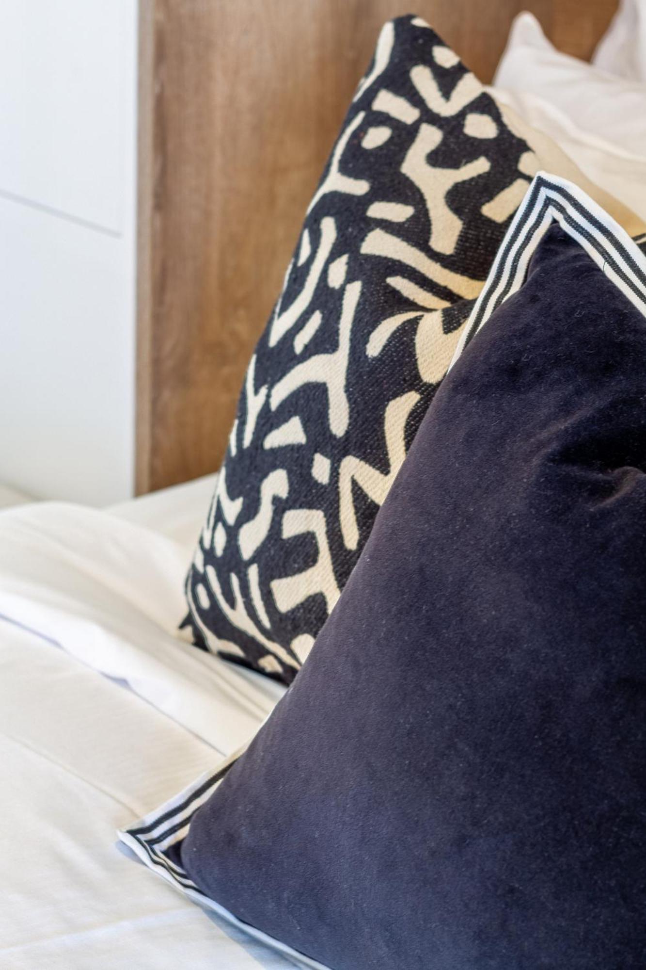 Prime Locale: Studio With Balcony Christchurch Extérieur photo