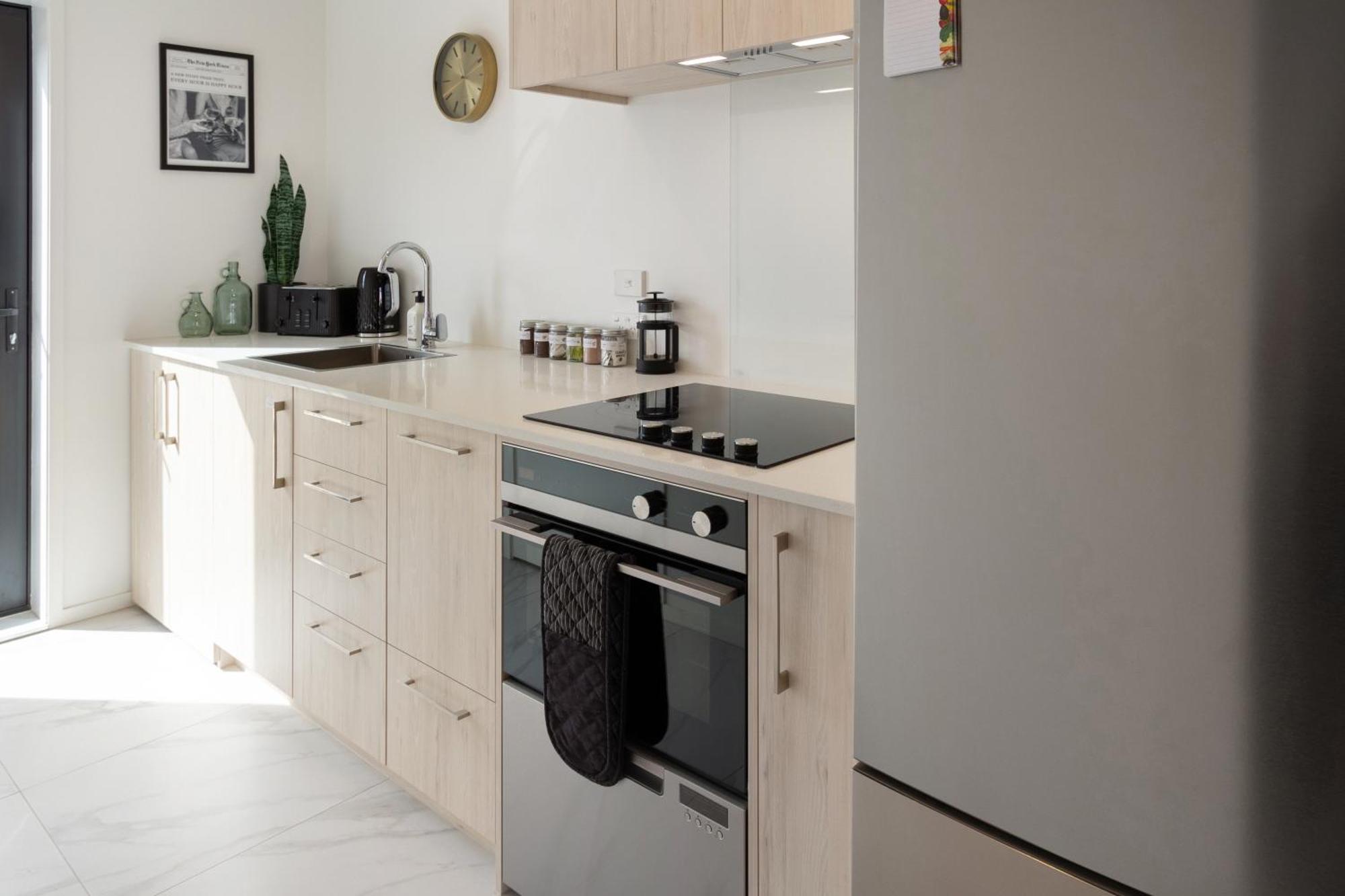Prime Locale: Studio With Balcony Christchurch Extérieur photo