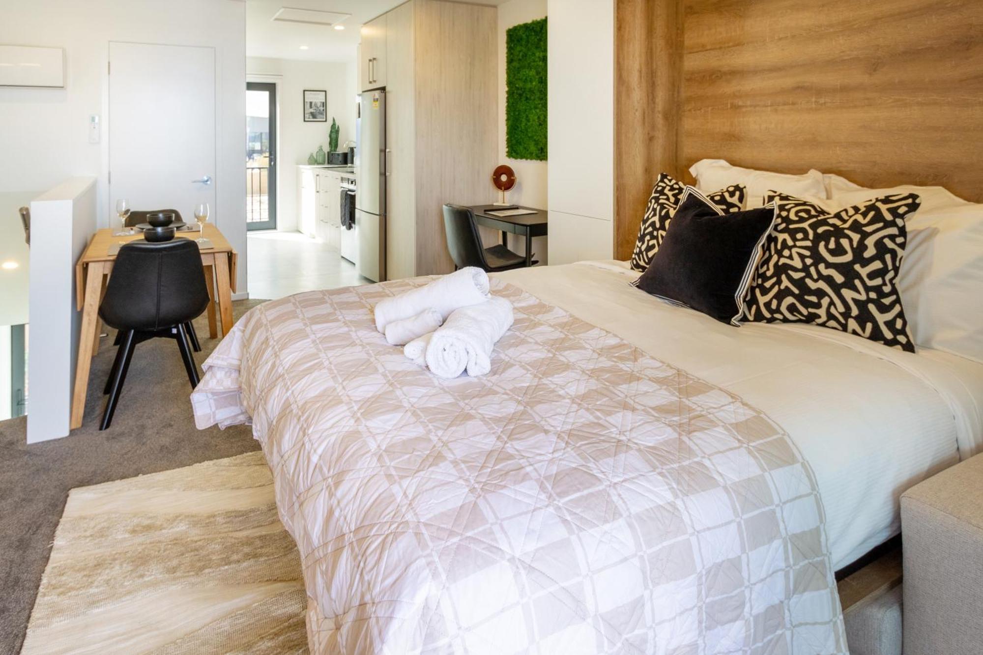 Prime Locale: Studio With Balcony Christchurch Extérieur photo